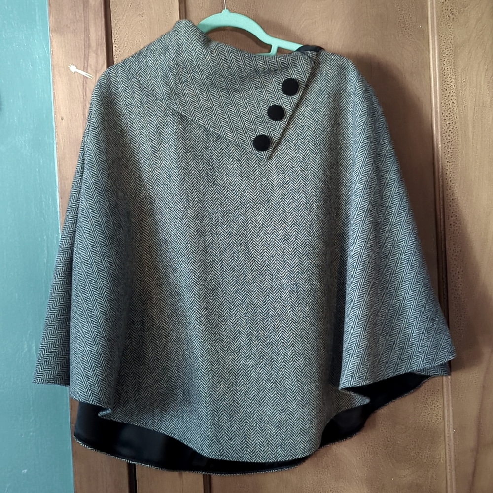 Mucros Irish Weavers Poncho | Wool Grey Herringbone | One Size